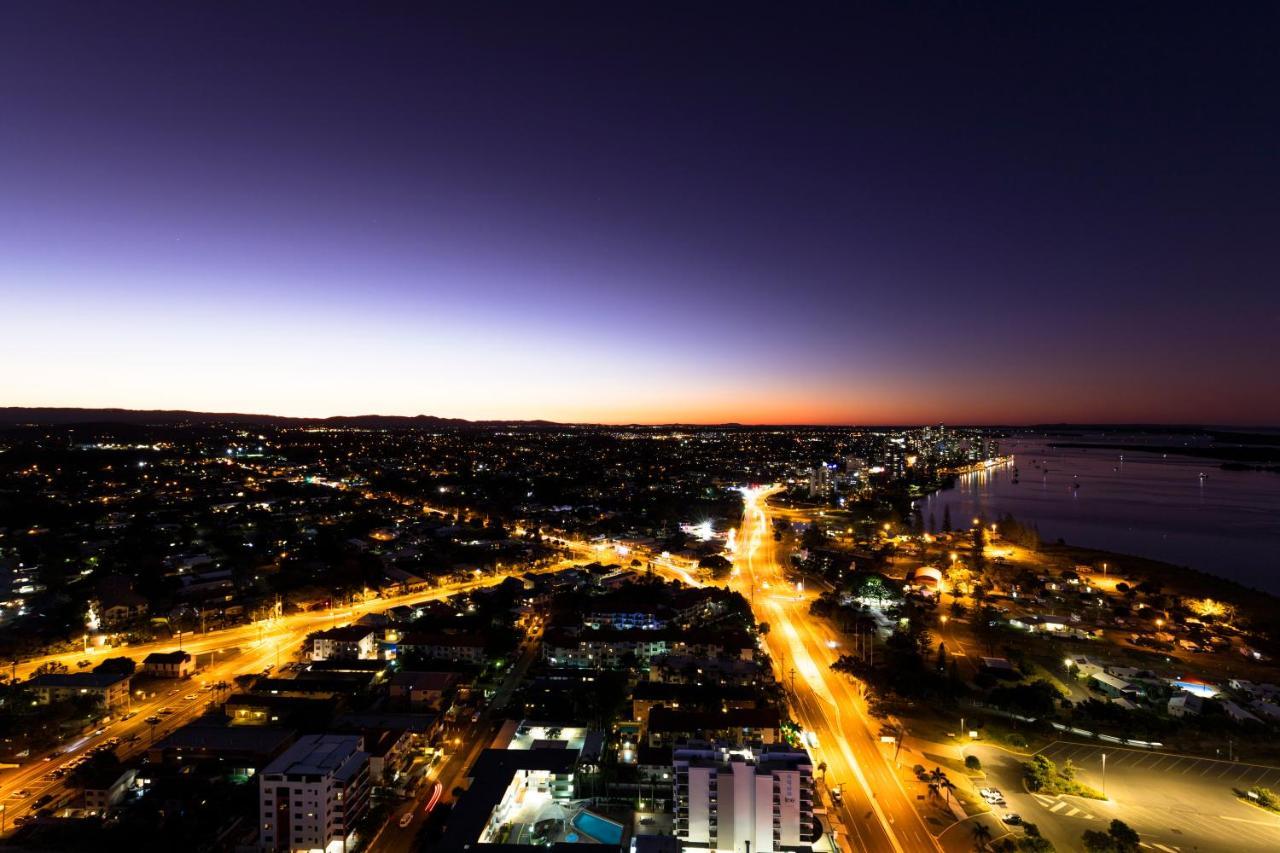 Sky Broadwater Apartments Southport Bagian luar foto