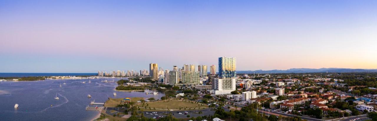 Sky Broadwater Apartments Southport Bagian luar foto