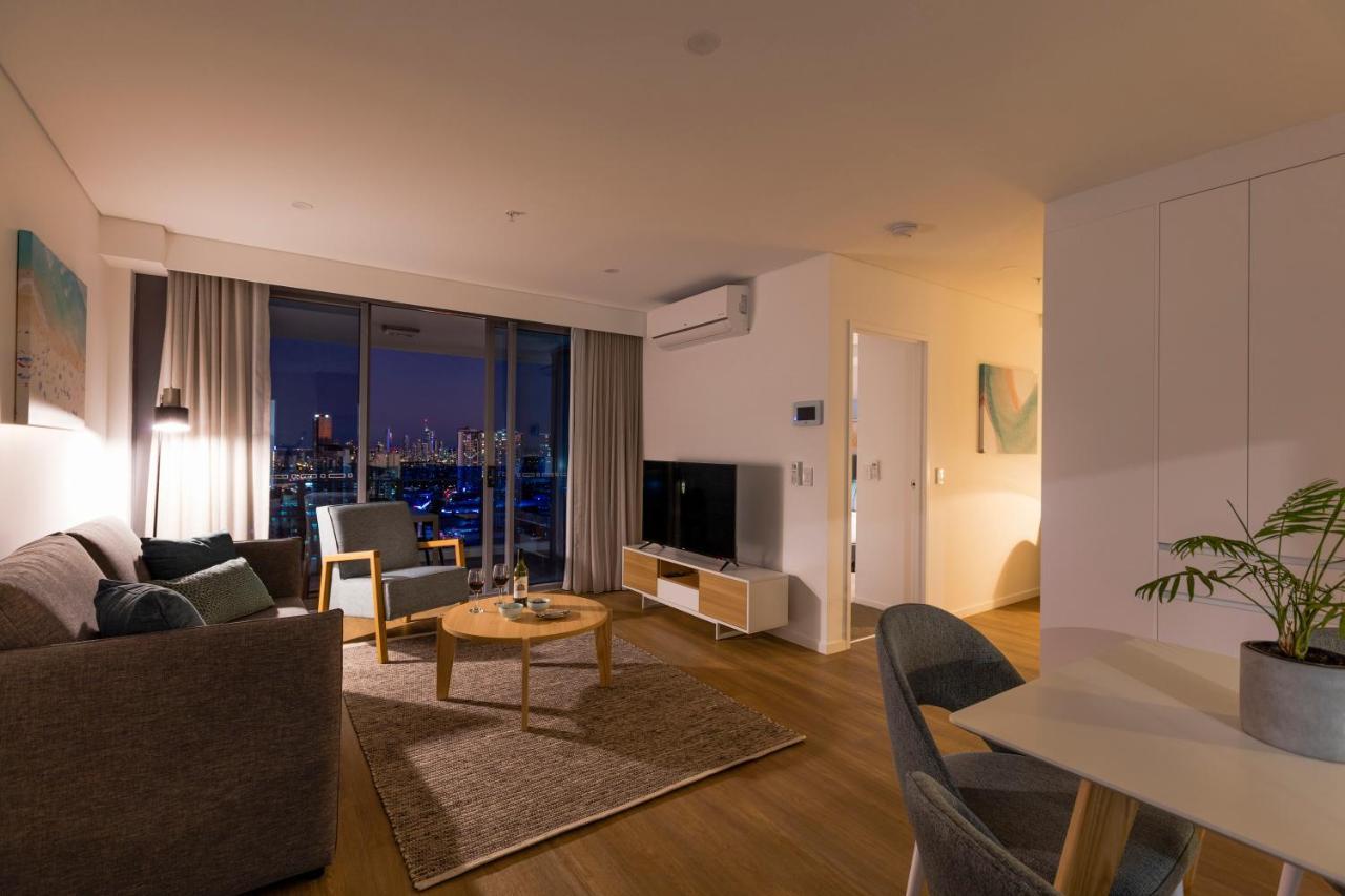 Sky Broadwater Apartments Southport Bagian luar foto